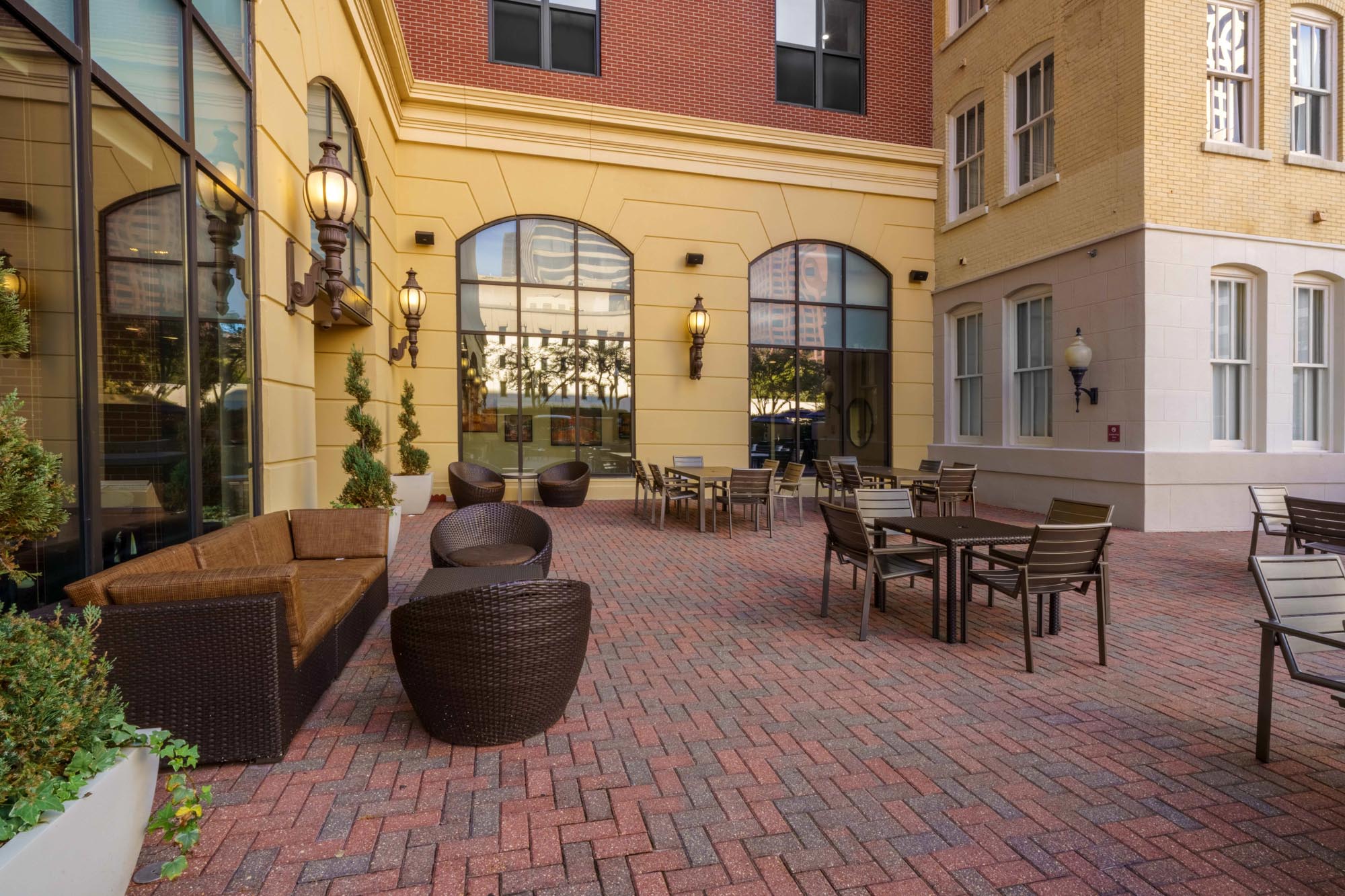 Drury Plaza Hotel New Orleans - Patio
