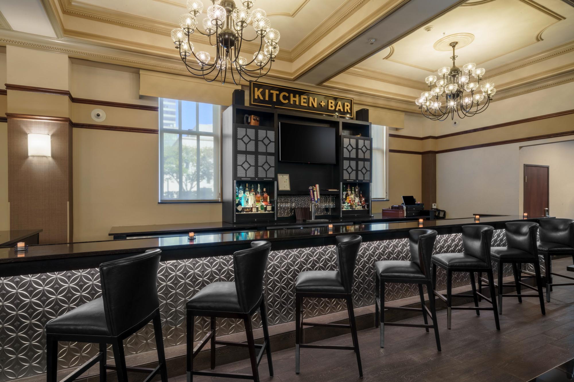 Drury Plaza Hotel New Orleans - Kitchen + Bar
