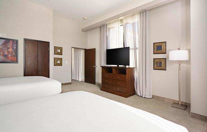 Drury Plaza Hotel New Orleans - 2 Queen Bed Suite Oversized