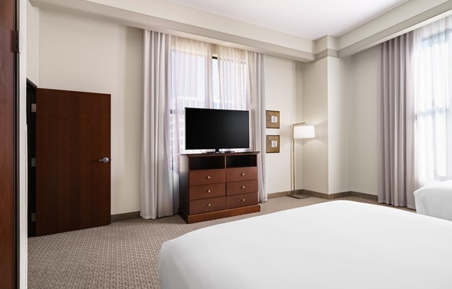 Drury Plaza Hotel New Orleans - 2 Queen Bed Suite Oversized