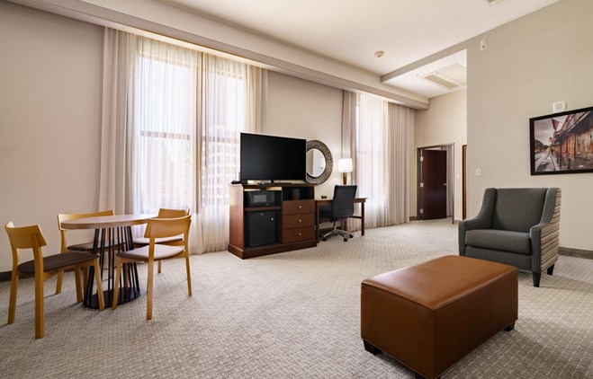 Drury Plaza Hotel New Orleans - 2 Queen Bed Suite Oversized