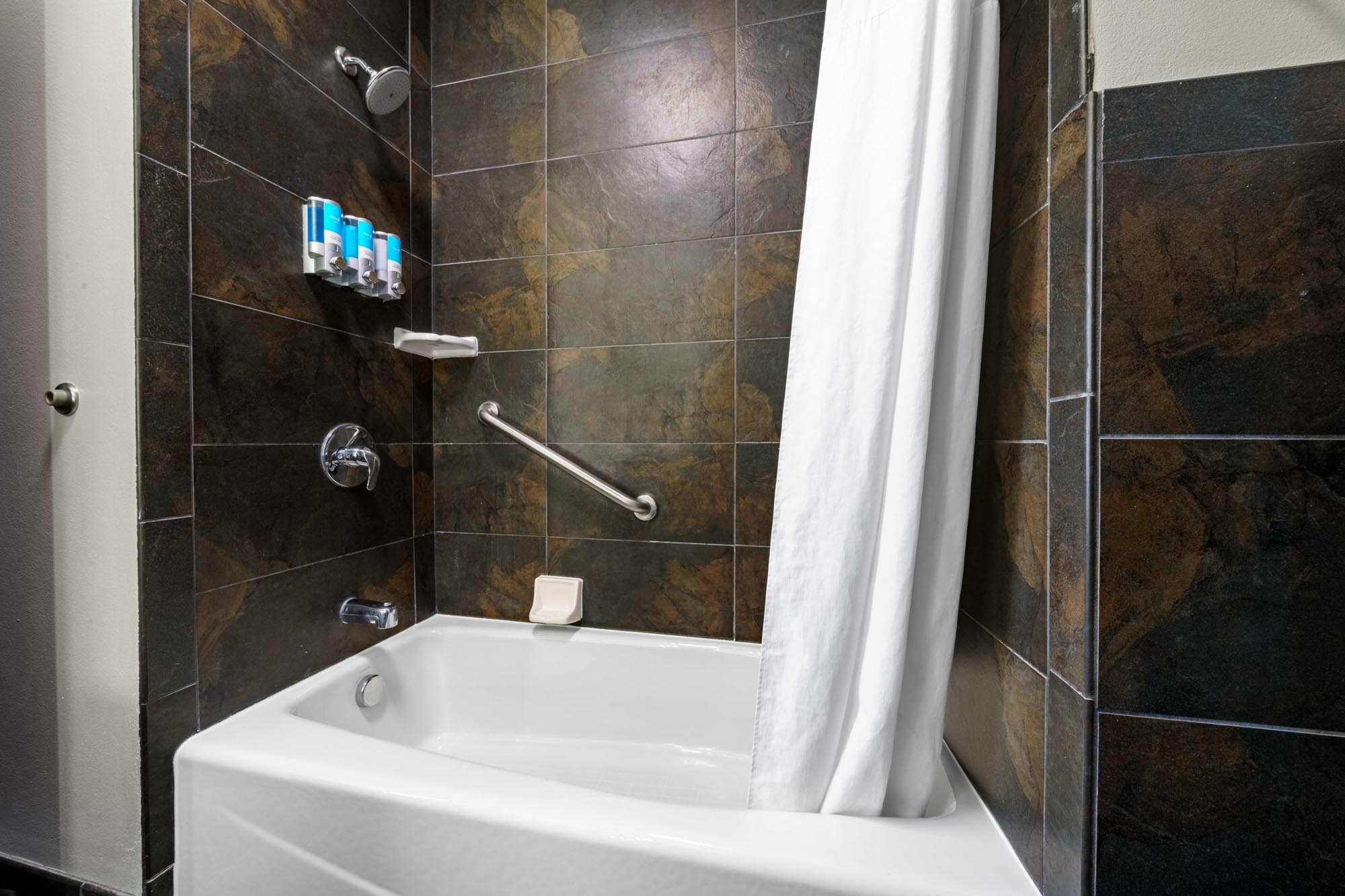 Drury Plaza Hotel New Orleans - Guest Bathroom
