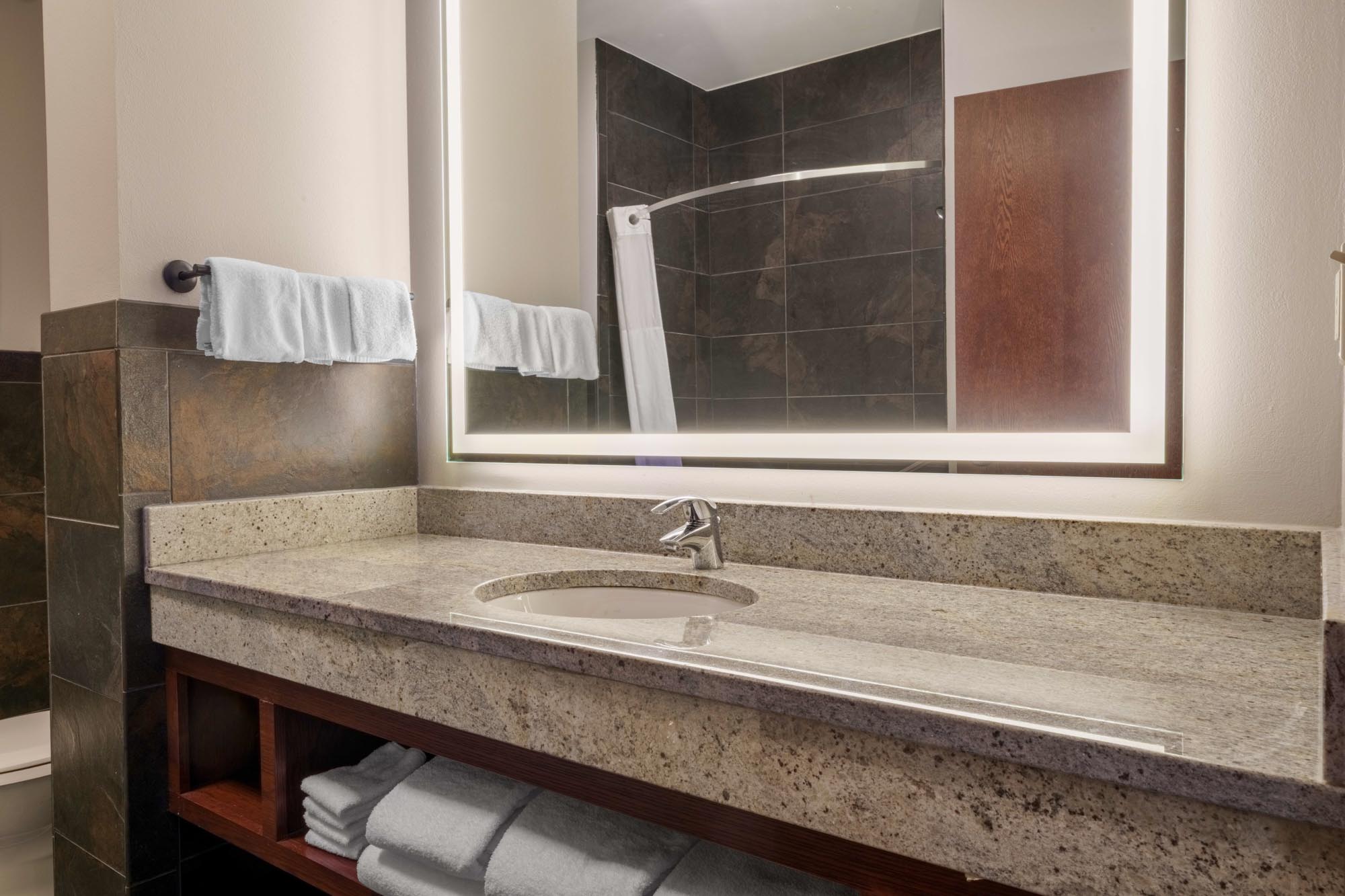 Drury Plaza Hotel New Orleans - 2 Queen Bed Suite Oversized Bath