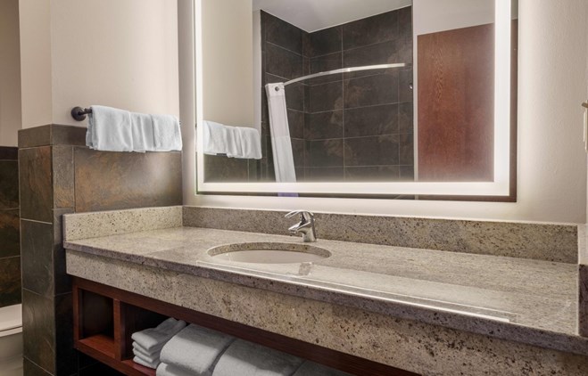Drury Plaza Hotel New Orleans - 2 Queen Bed Suite Oversized Bath