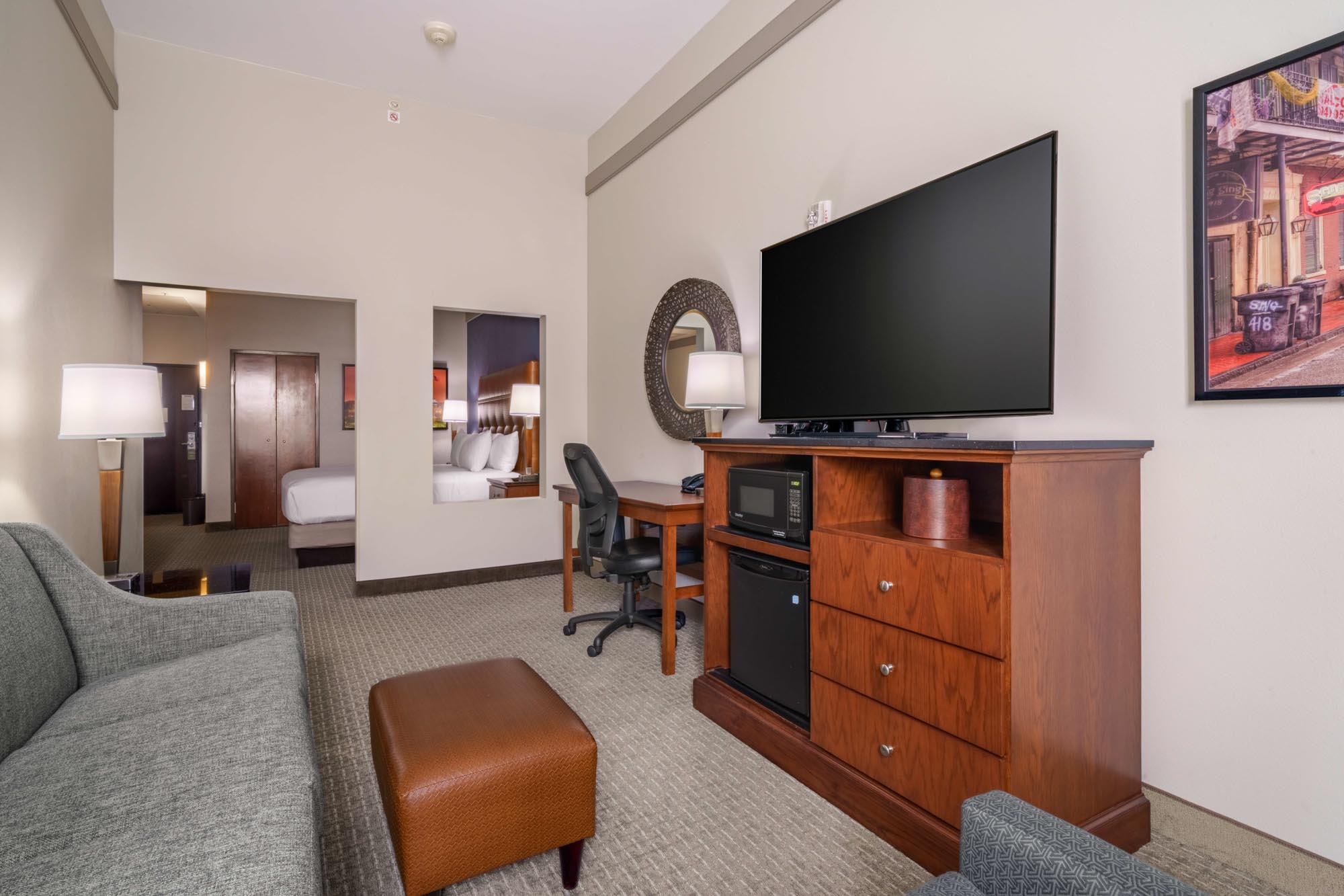 Drury Plaza Hotel New Orleans - 1 King Bed Guest Room Oversized