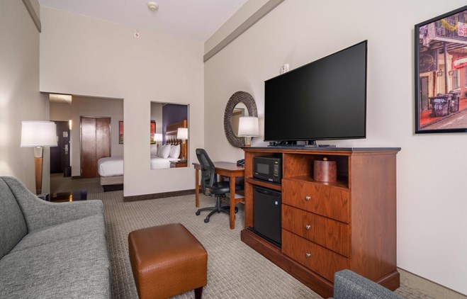 Drury Plaza Hotel New Orleans - 1 King Bed Guest Room Oversized