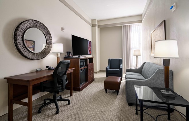 Drury Plaza Hotel New Orleans - 1 King Bed Guest Room Oversized