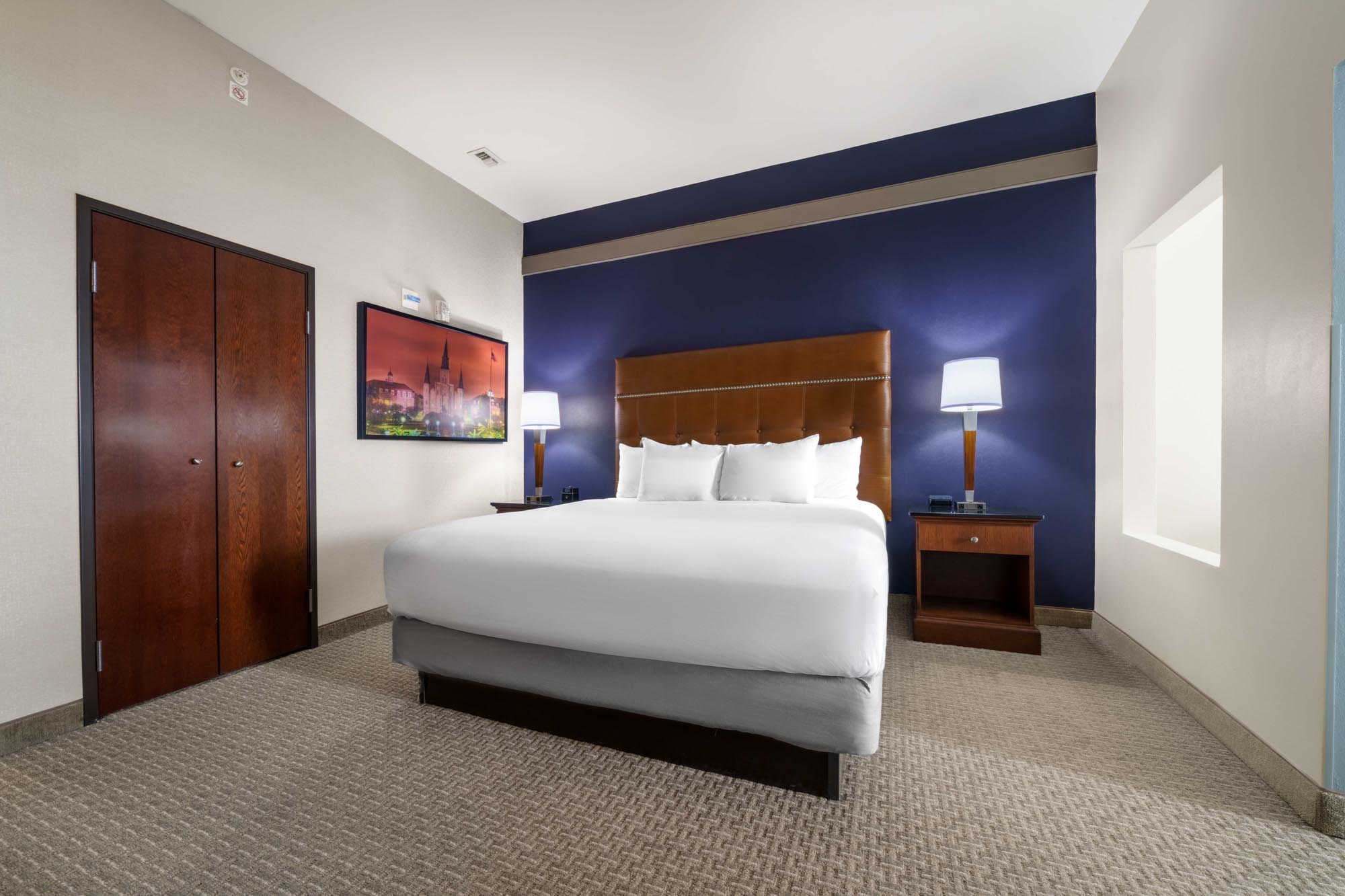 Drury Plaza Hotel New Orleans - 1 King Bed Guest Room Oversized