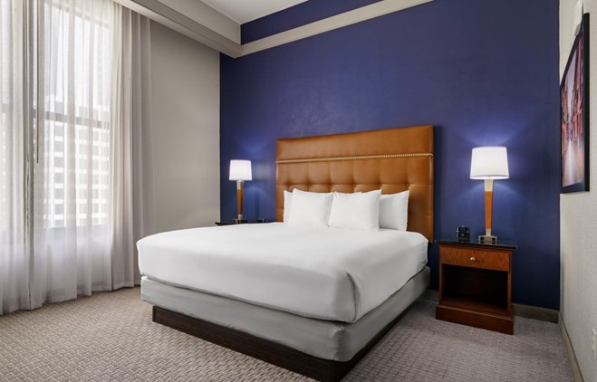 Drury Plaza Hotel New Orleans - 1 King Bed Suite Oversized