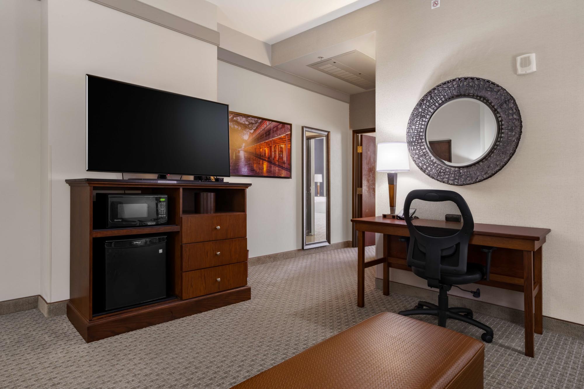 Drury Plaza Hotel New Orleans - 1 King Bed Suite Oversized