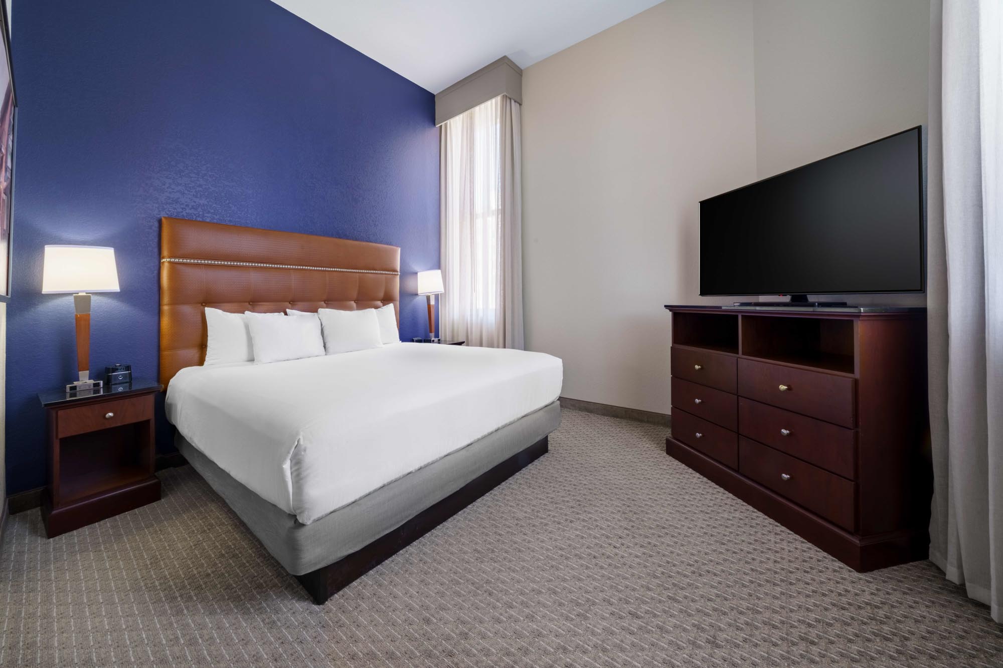 Drury Plaza Hotel New Orleans - 1 King Bed Suite