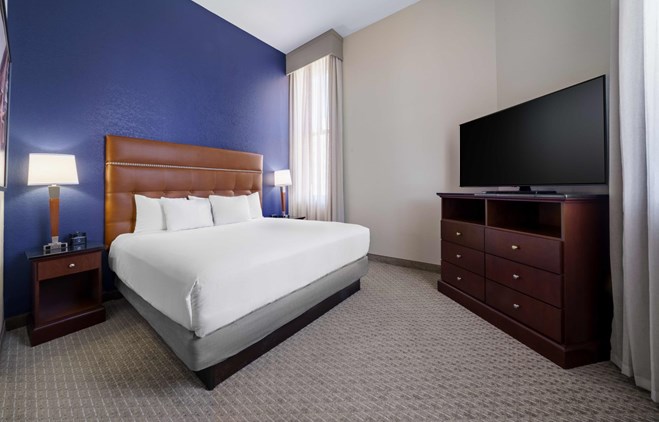 Drury Plaza Hotel New Orleans - 1 King Bed Suite