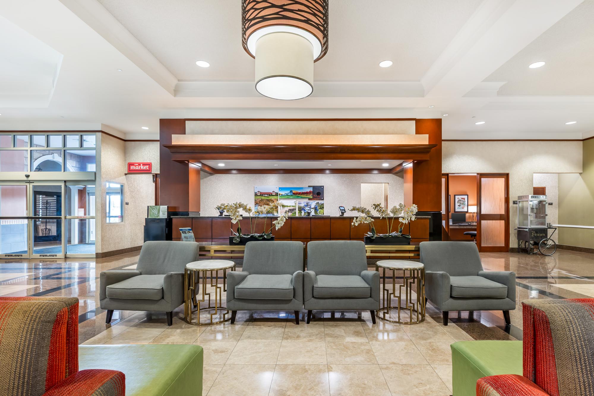 Drury Inn & Suites St. Louis Forest Park - Lobby