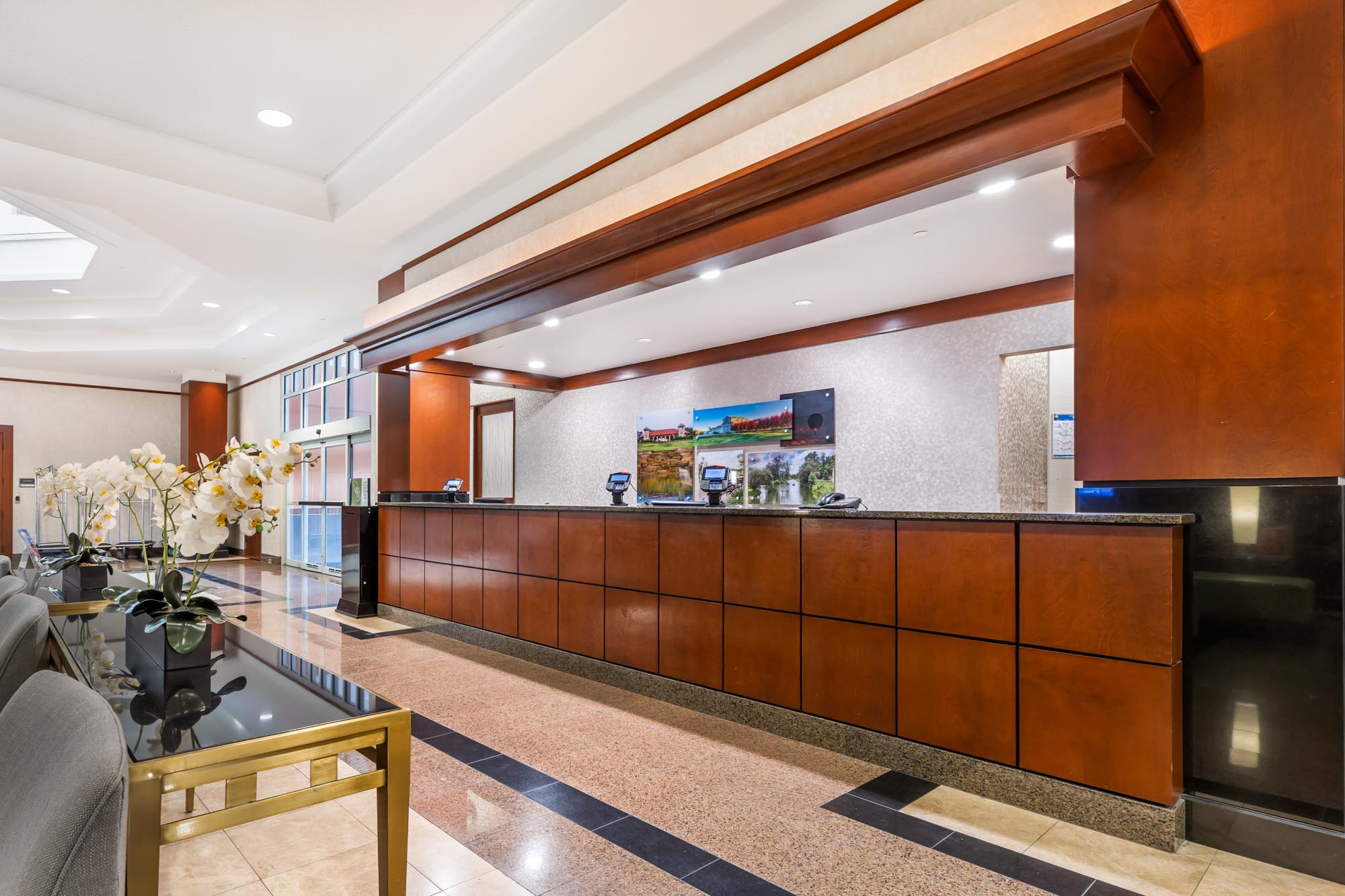 Drury Inn & Suites St. Louis Forest Park - Lobby