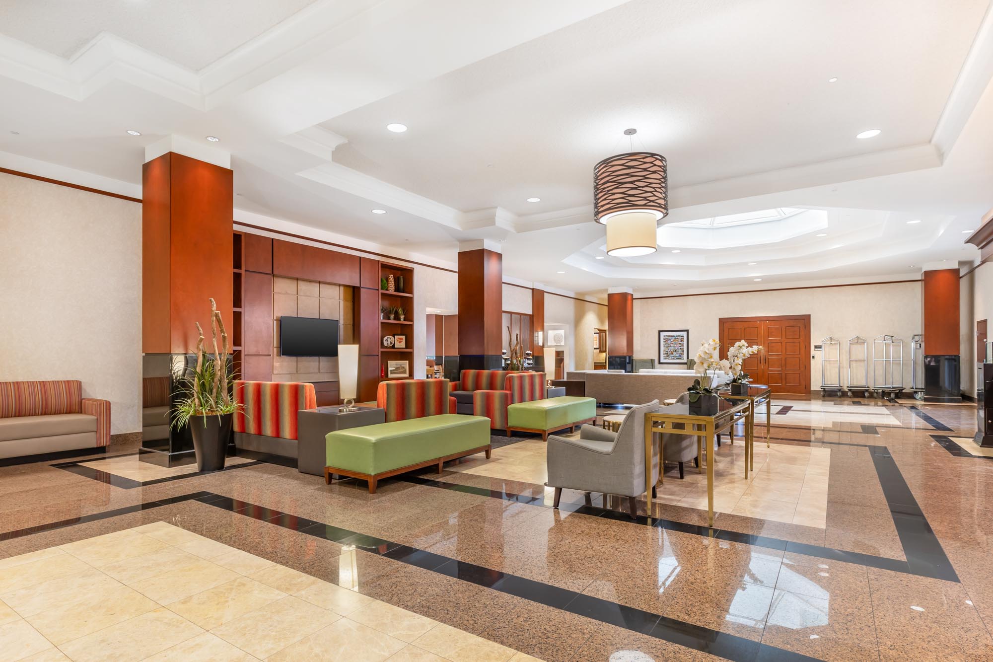 Drury Inn & Suites St. Louis Forest Park - Lobby