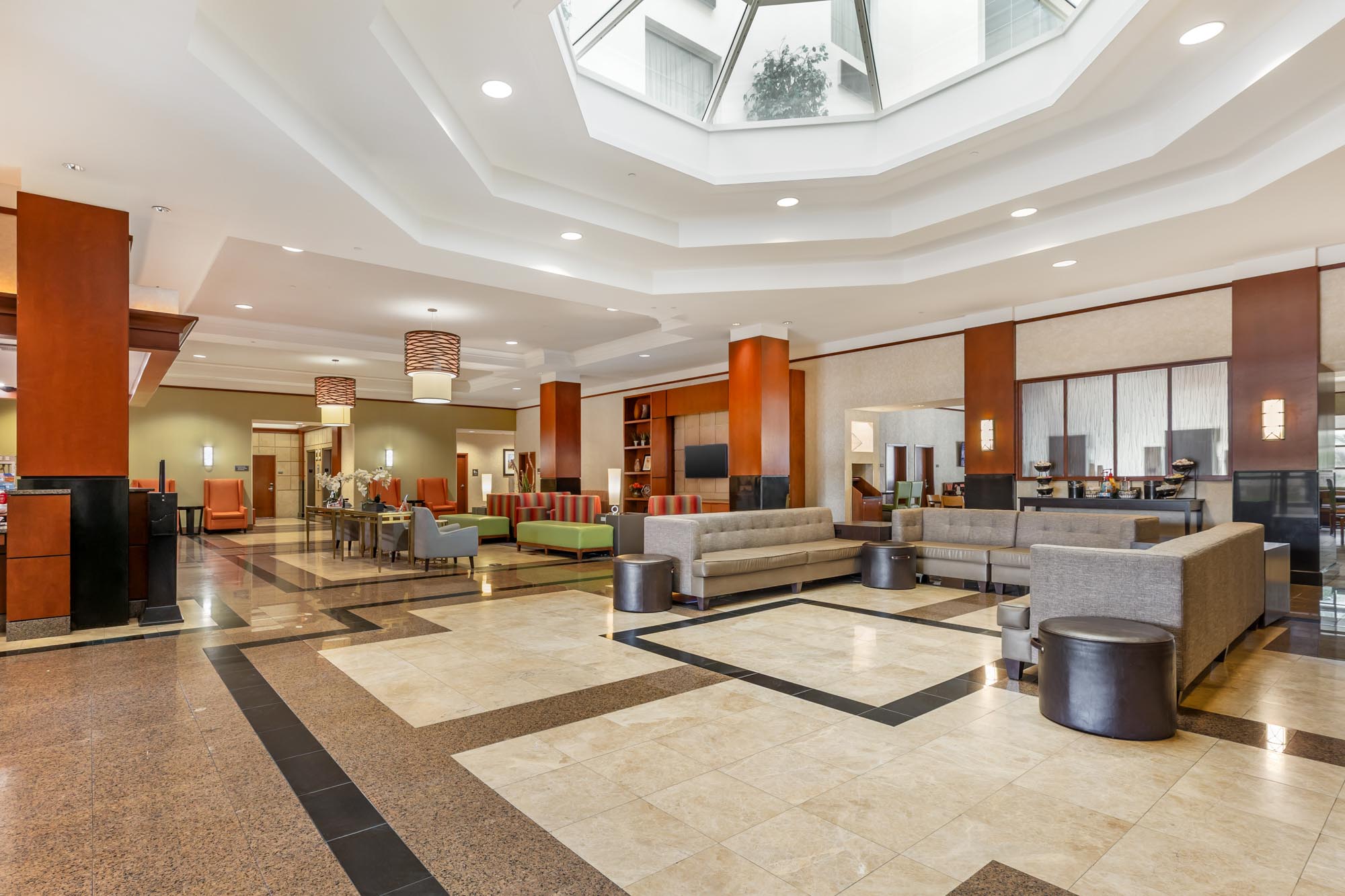 Drury Inn & Suites St. Louis Forest Park - Lobby
