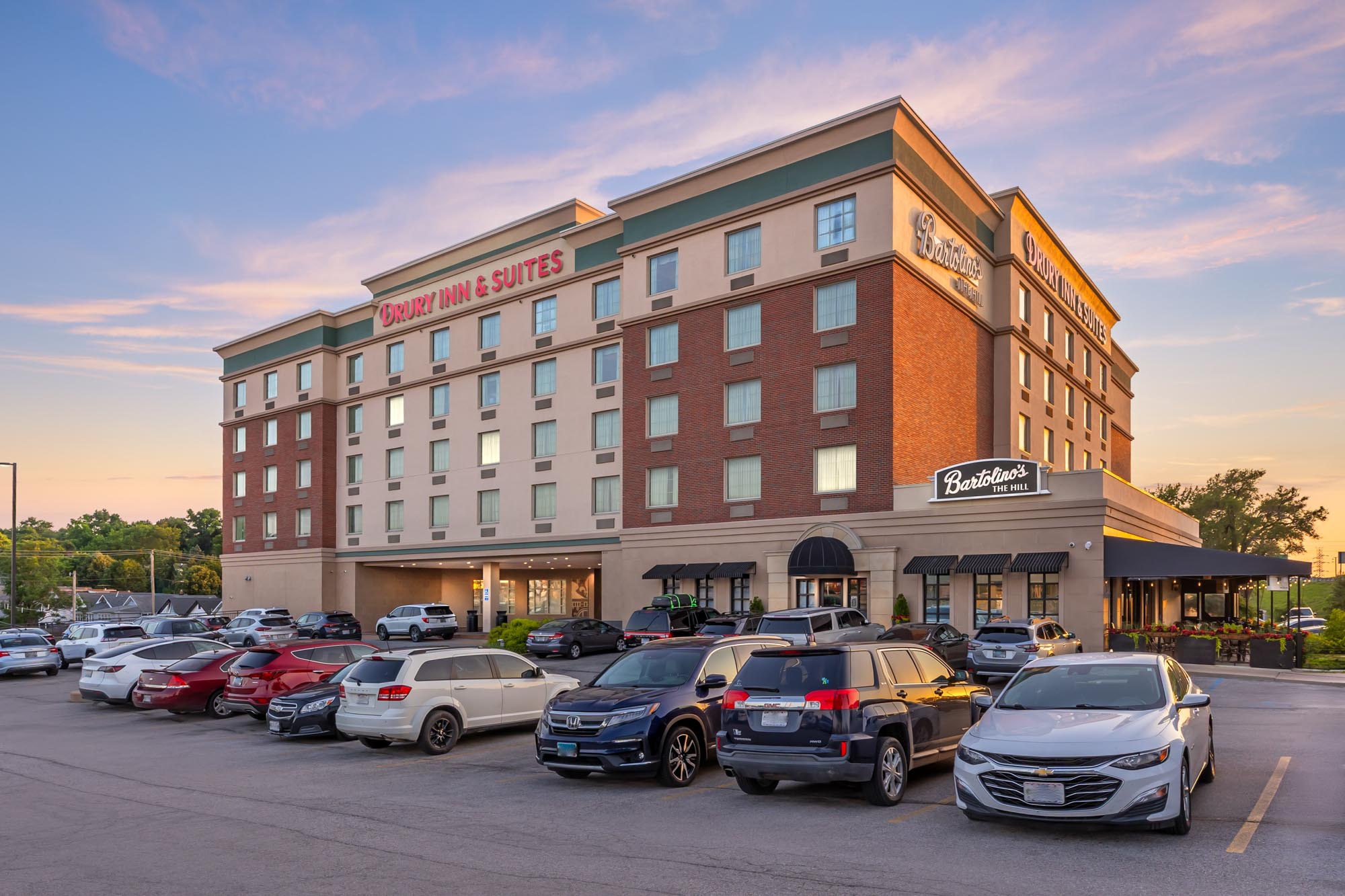 Drury Inn & Suites St. Louis Forest Park - Exterior