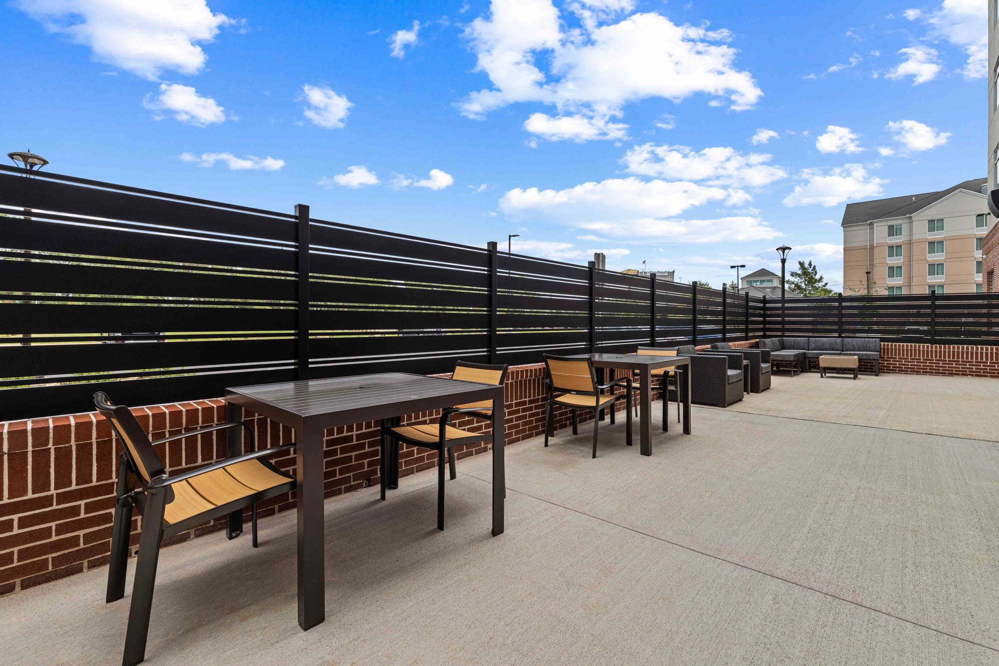 Drury Plaza Hotel Mobile - Patio