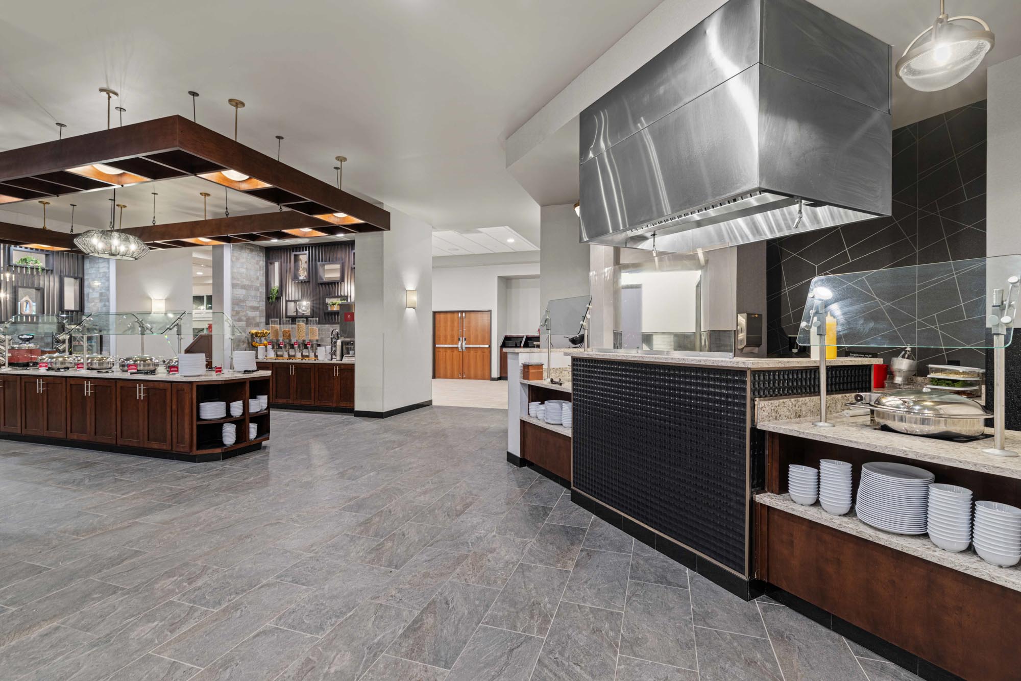 Drury Plaza Hotel Mobile - Kitchen + Bar