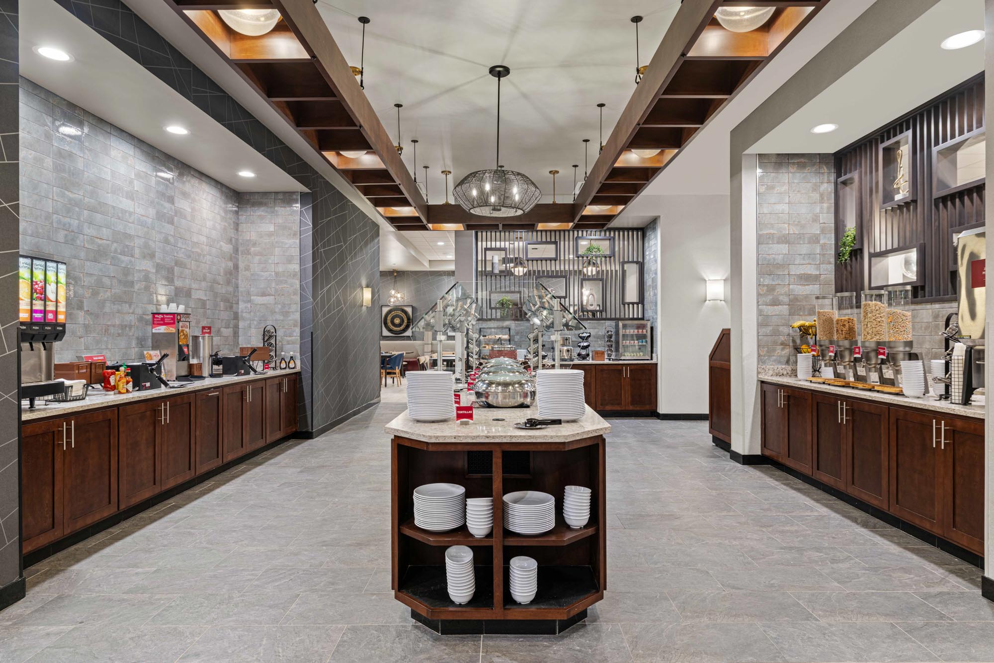 Drury Plaza Hotel Mobile - Kitchen + Bar