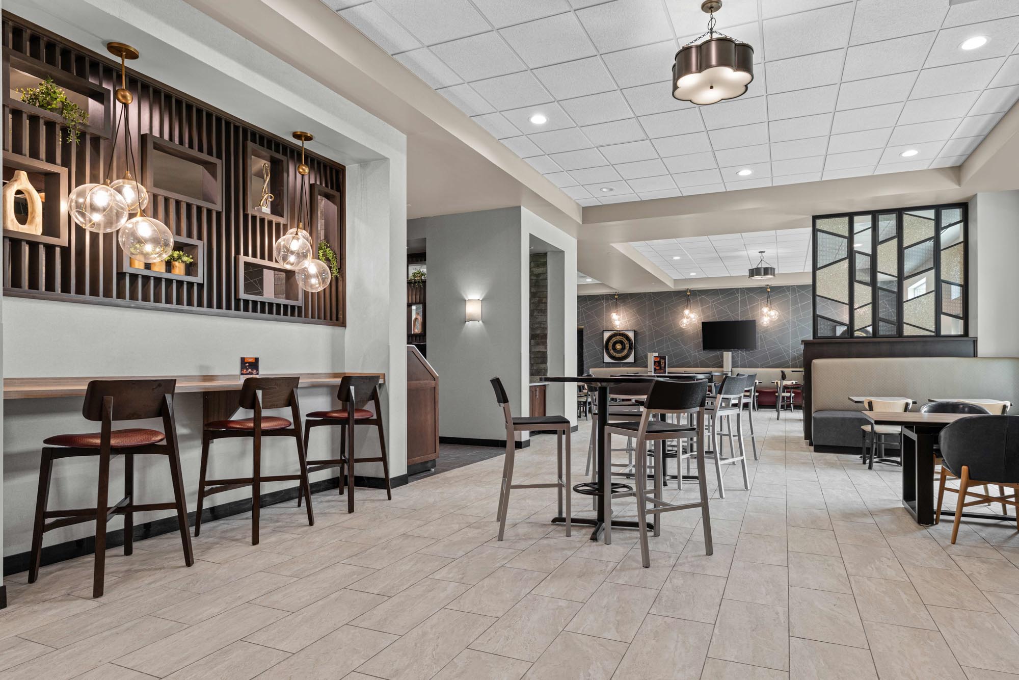 Drury Plaza Hotel Mobile - Kitchen + Bar