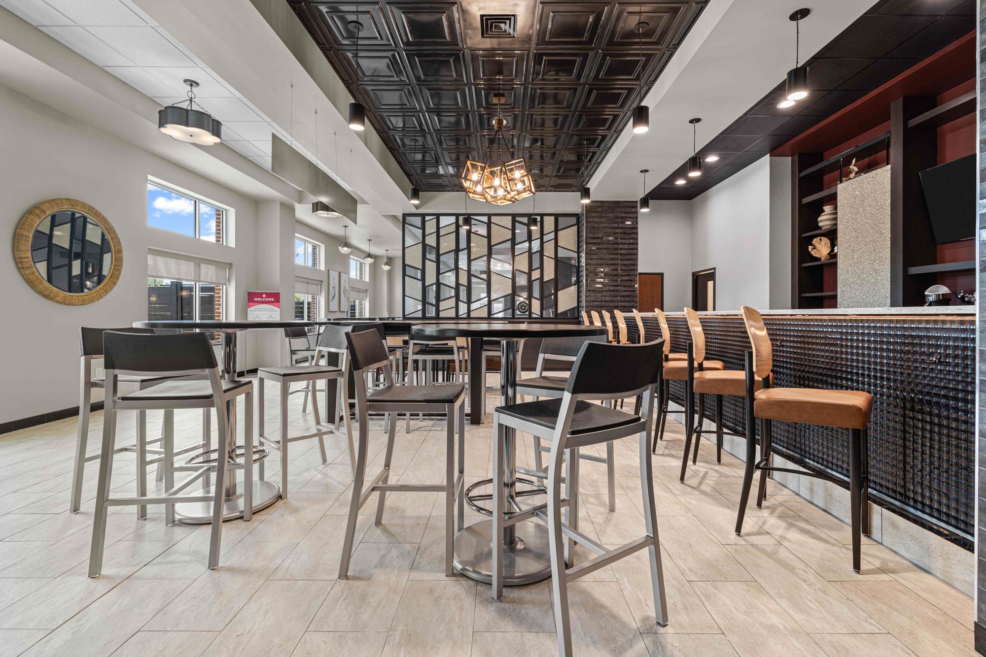 Drury Plaza Hotel Mobile - Kitchen + Bar