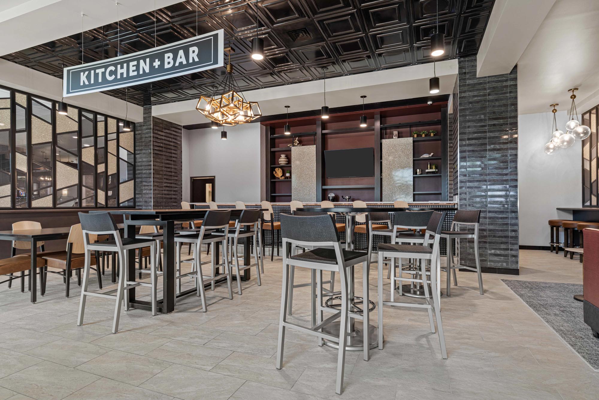 Drury Plaza Hotel Mobile - Kitchen + Bar