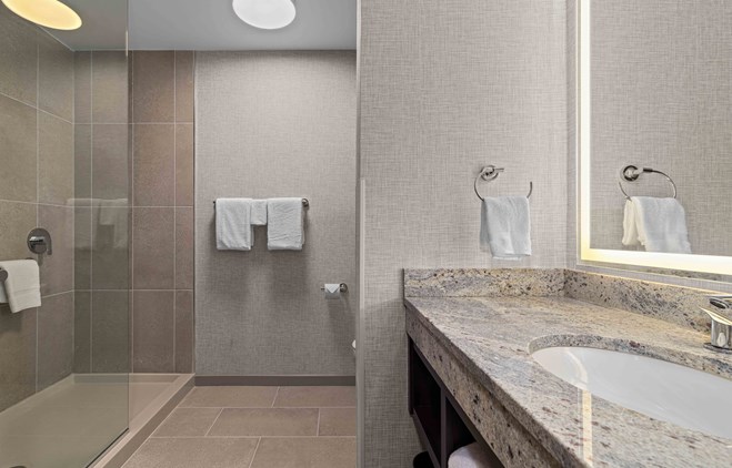 Drury Plaza Hotel Mobile - Bath