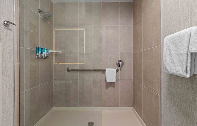 Drury Plaza Hotel Mobile - Bath