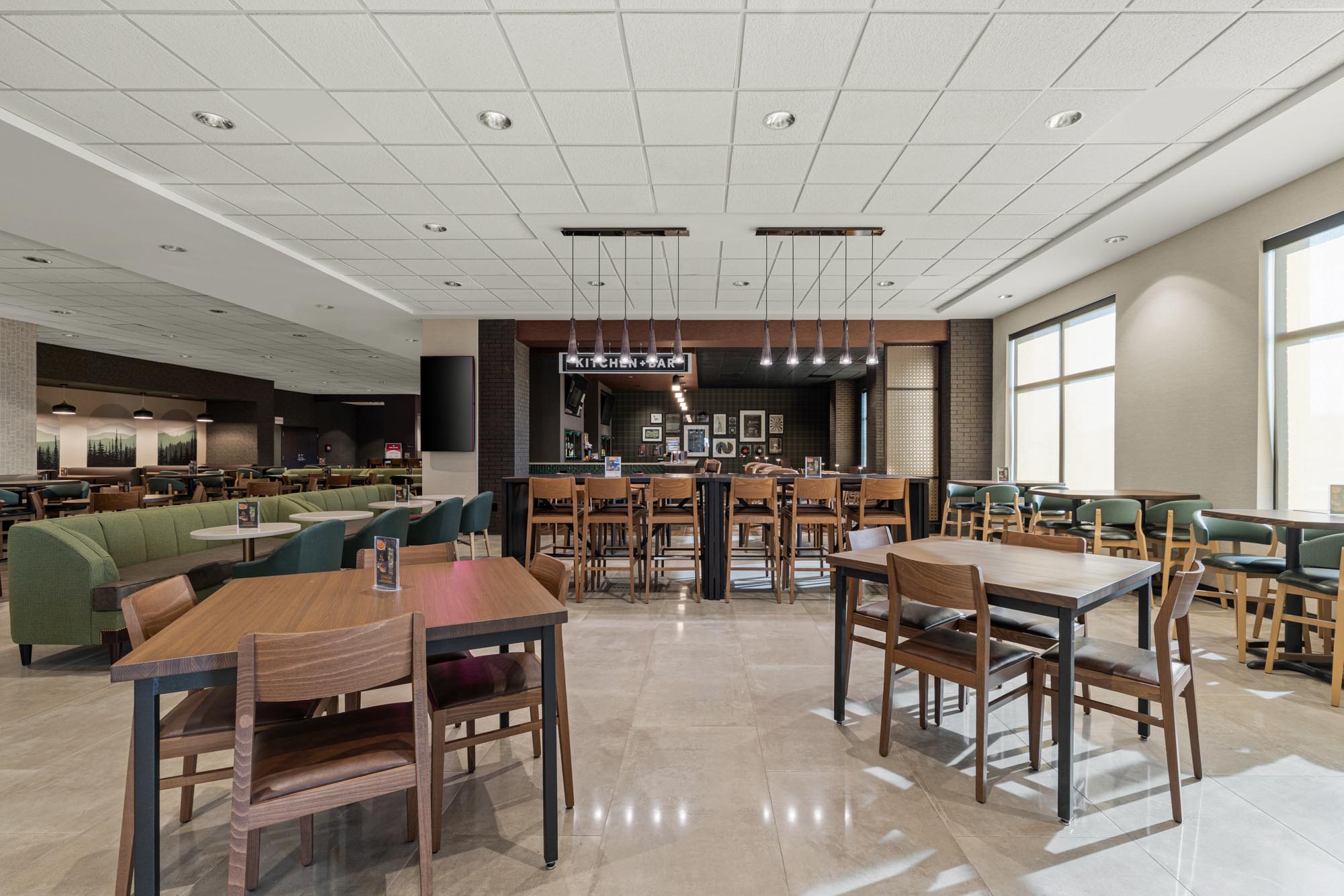Drury Plaza Hotel Nashville Southeast Century Farms - Kitchen + Bar