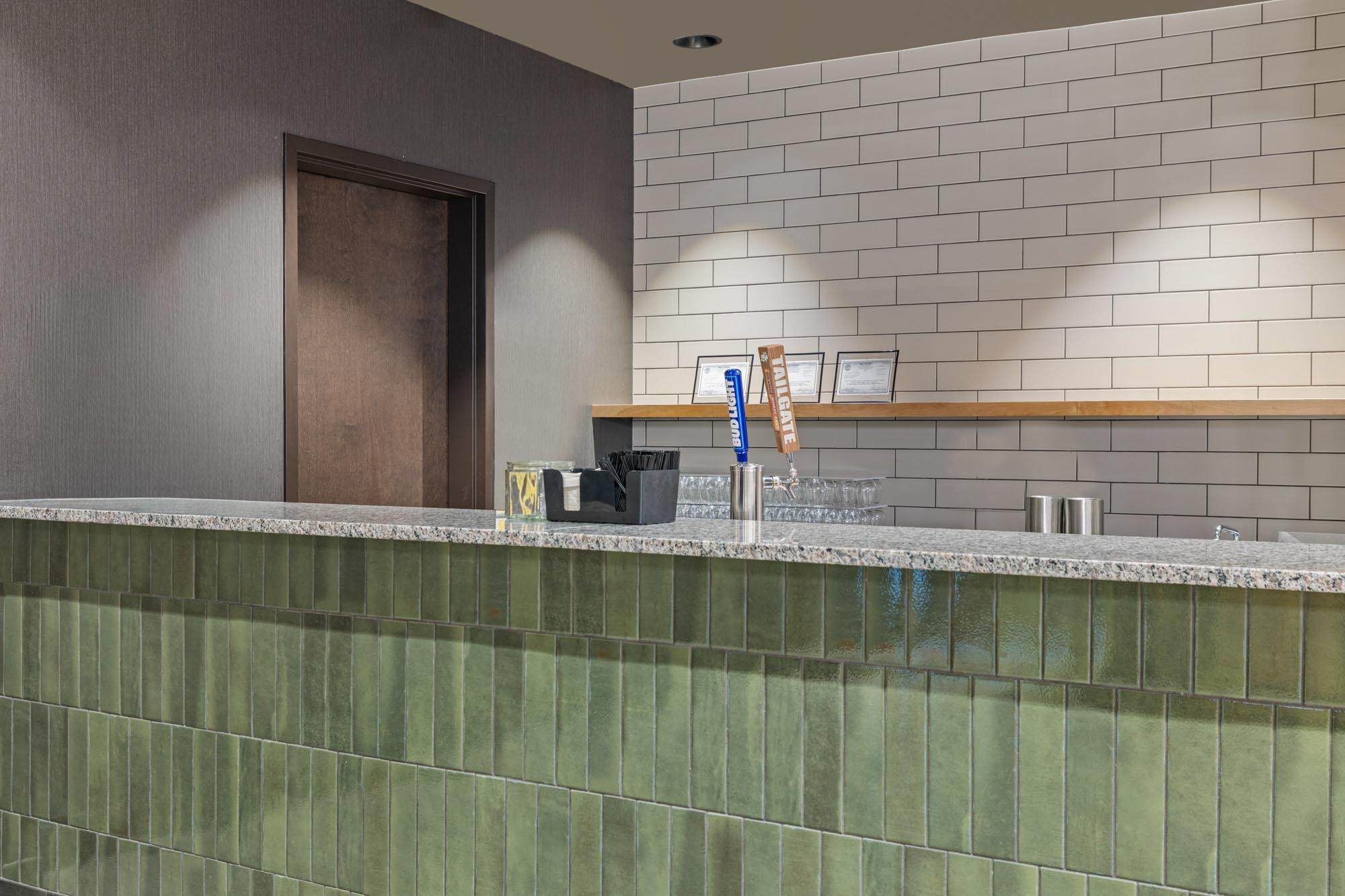 Drury Plaza Hotel Nashville Southeast Century Farms - Kitchen + Bar
