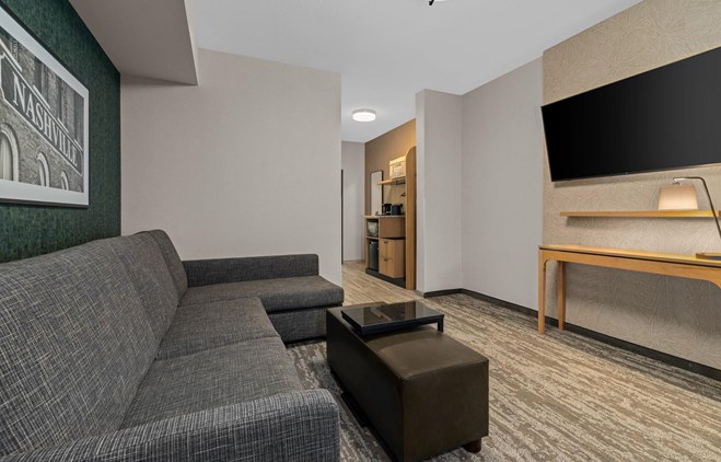 Drury Plaza Hotel Nashville Southeast Century Farms - King Suite