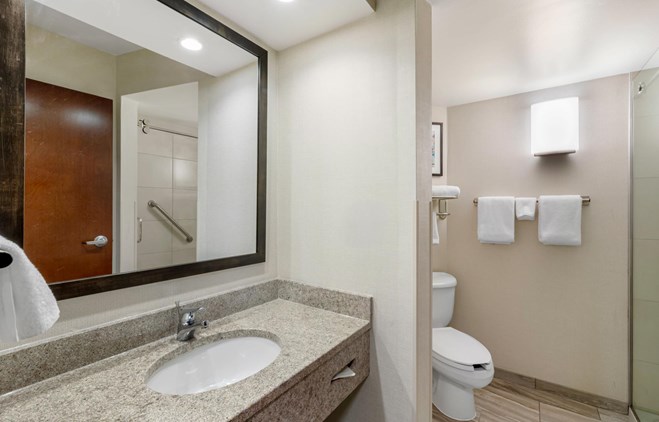 Drury Inn & Suites Birmingham Grandview - Bath