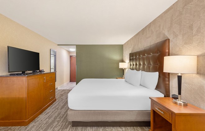 Drury Inn & Suites Birmingham Grandview - 1 King Bed 